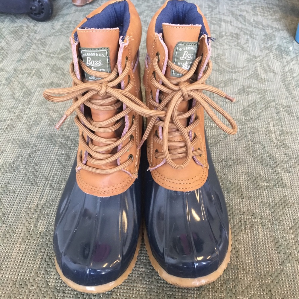 Bass Women’s duck boots (size 8)